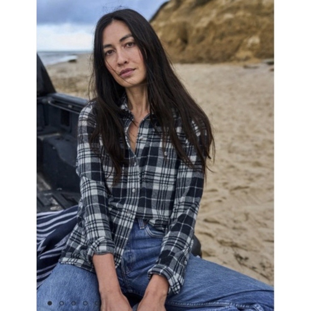 Faherty Legend L Sweater Shirt Navy Gray Plaid Flannel Button Up Collared